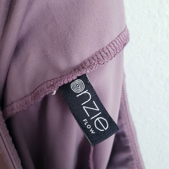 Onzie Flow Lilac Mesh Panel Capri Leggings - Picture 8 of 9